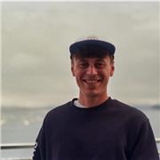 Soy un estudiante de magisterio de primaria, con experiencia en cuidado de niños y materias de educacion primaria